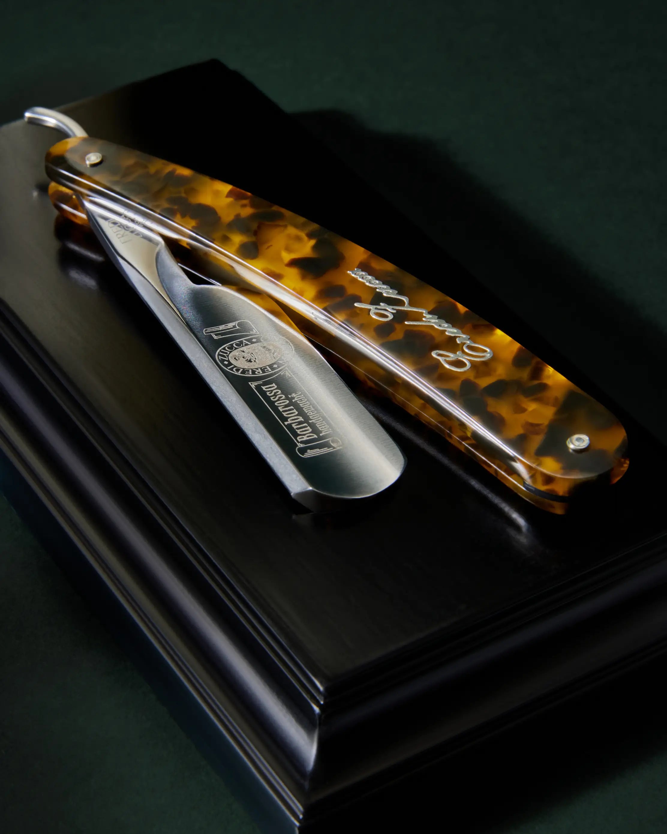 Barbarossa Straight Razor With Tortoise Shell Imitation Handle | Eredi ...